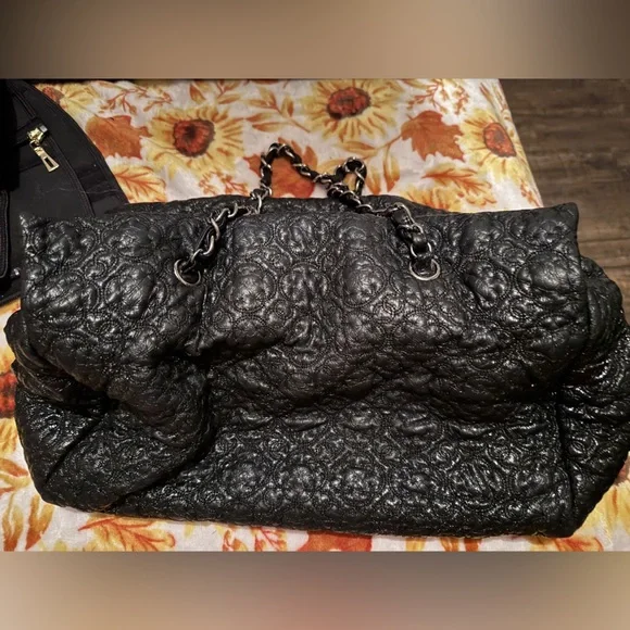 CHANEL  Rock In Moscou black textured tote. - Picture 4 of 8